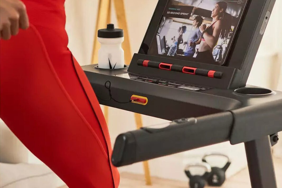 Reebok Jet 100z Folding Treadmill with Incline and Bluetooth Review [2024 UPDATE] Gym Tech Review